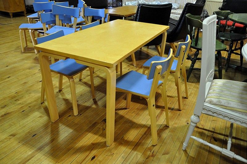 Pöytä + 4 tuolia lapsille