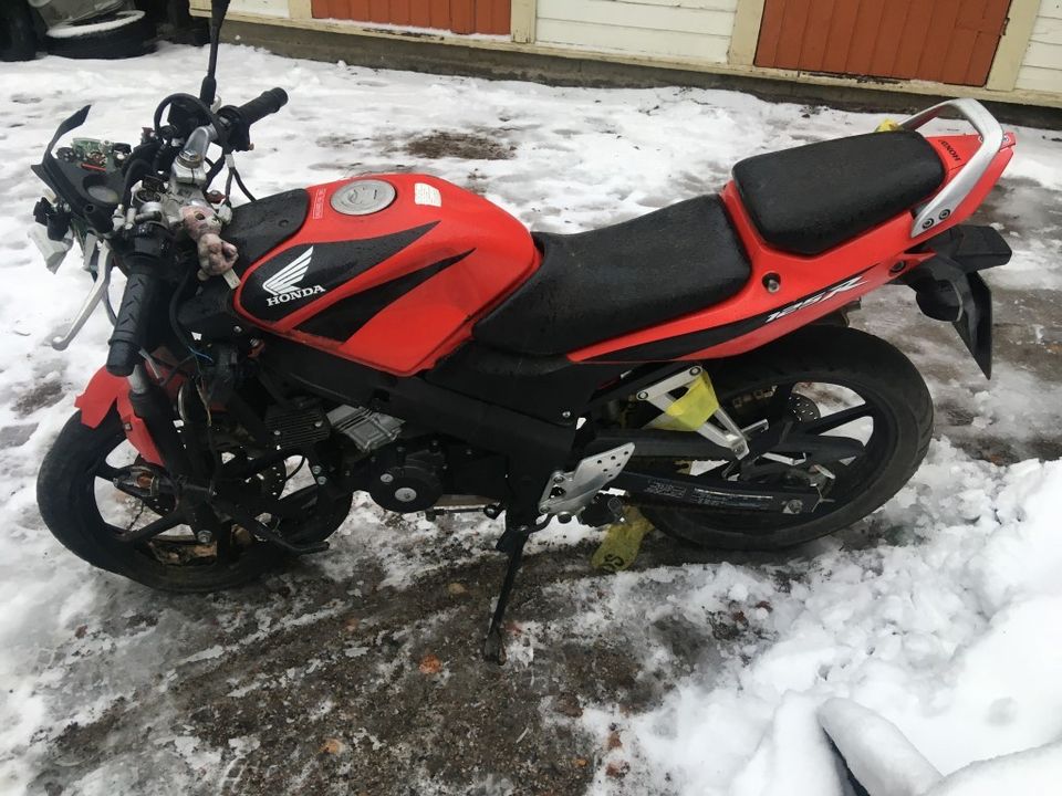 Honda CBR 125 R 2008 osia