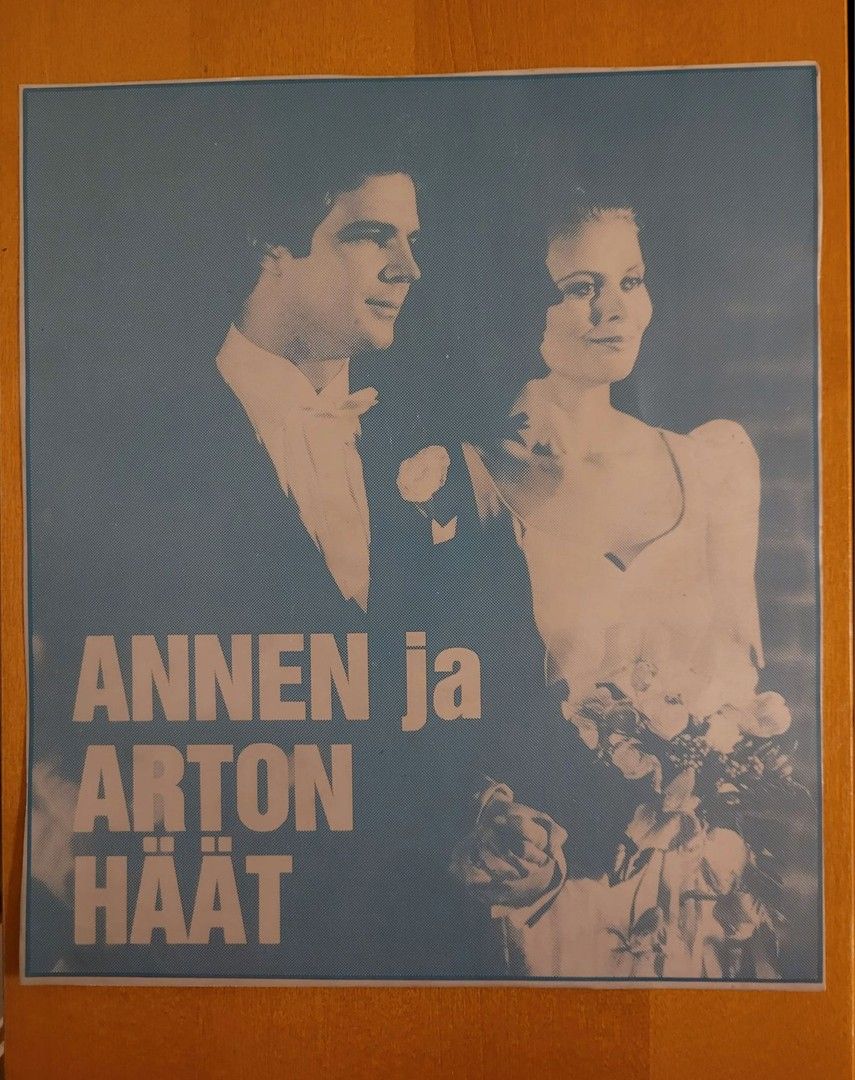 Metallinen (paino)laatta Anne Pohtamon häistä 1980