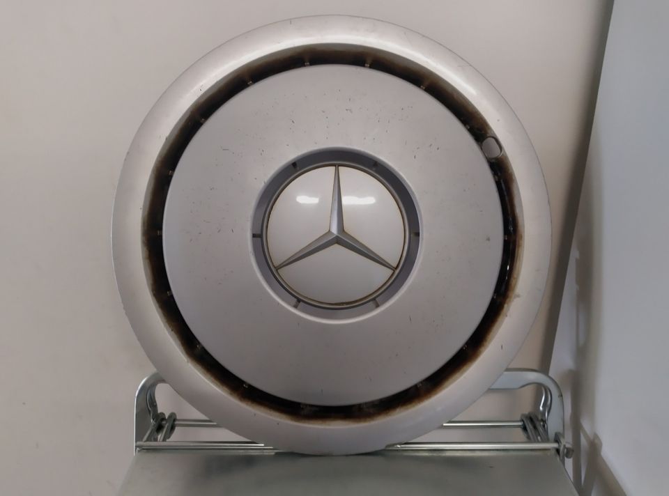 Mercedes-Benz W124 15" pölykapseli