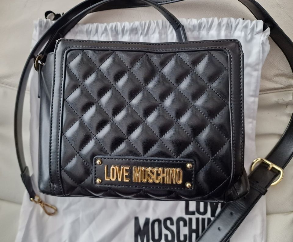 Love Moschino -laukku