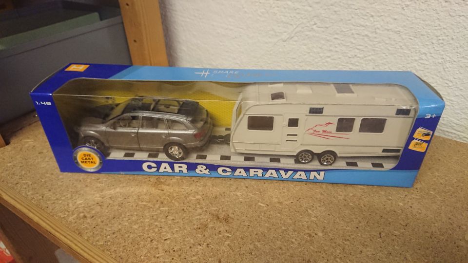 Pienoismali 1:48 Car & caravan