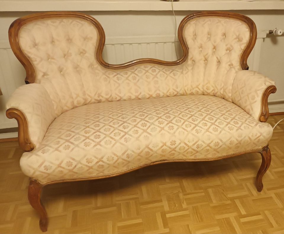 Kahden istuttava sohva antiikkia