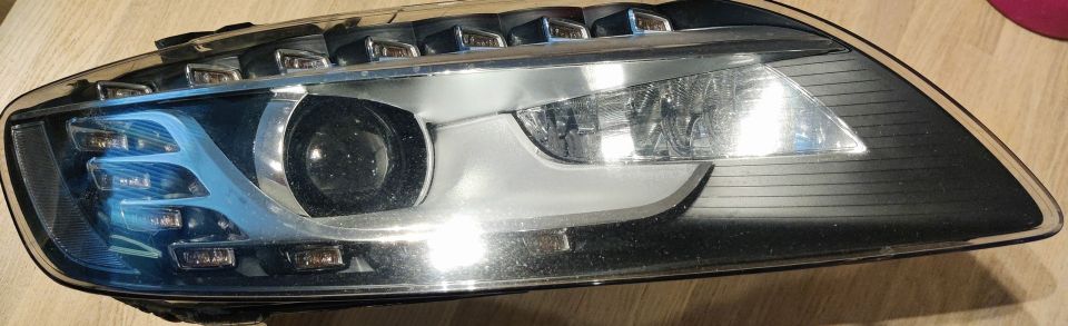 Audi Q7 4LB Xenon/LED oikea ajovalo