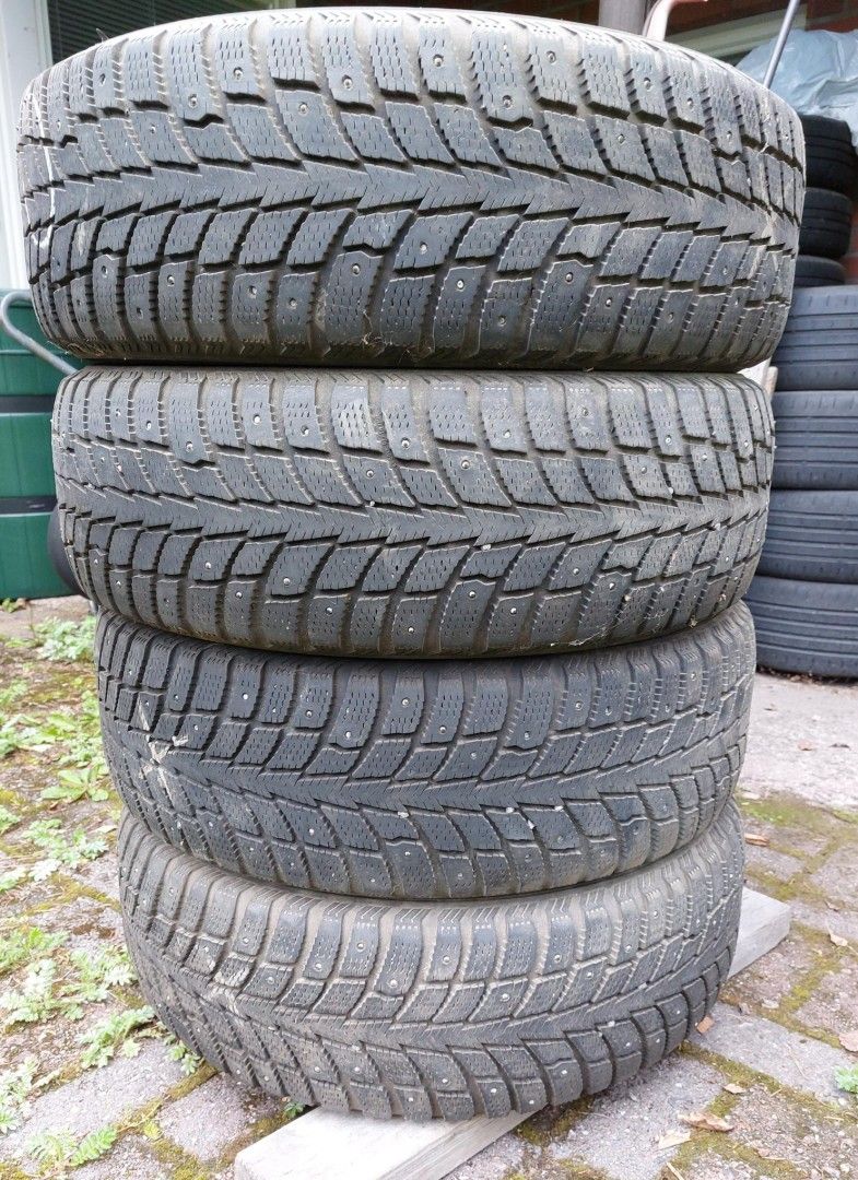 Nastarenkaat 205/65R15 HKPL2