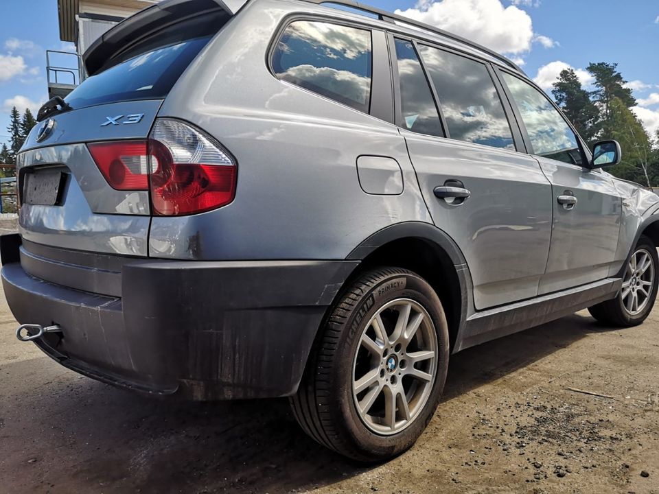 BMW 5D X3 STW 3.0D varaosia