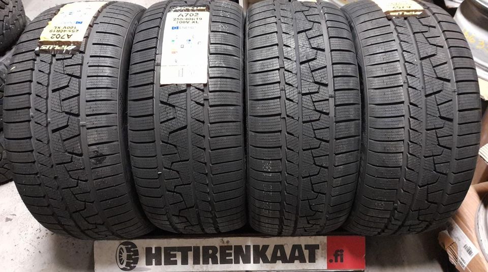 225/40 R19" uudet renkaat Aplus