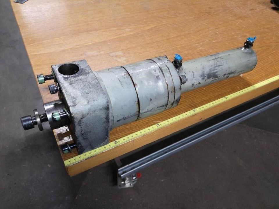 Kaksitoiminen hydraulisylinteri 60/50-130