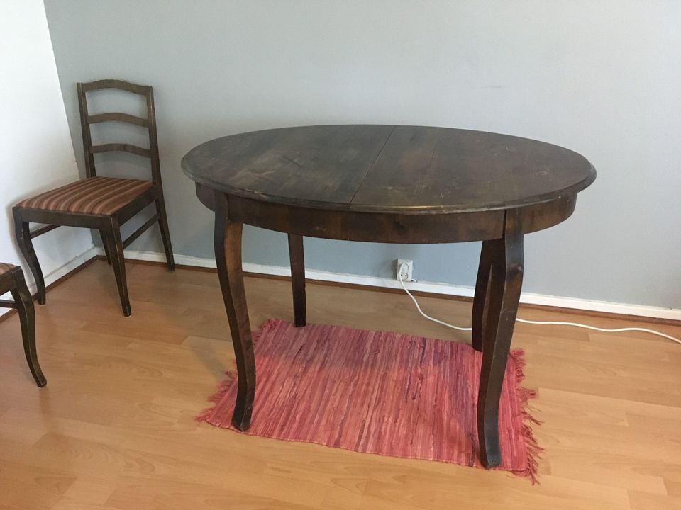 Antiikkipöytä ja tuolit 4 kpl