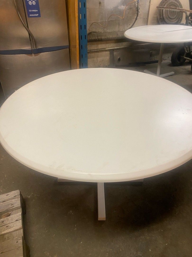 Werzalit pyöreä pöytä halkaisija 120 cm