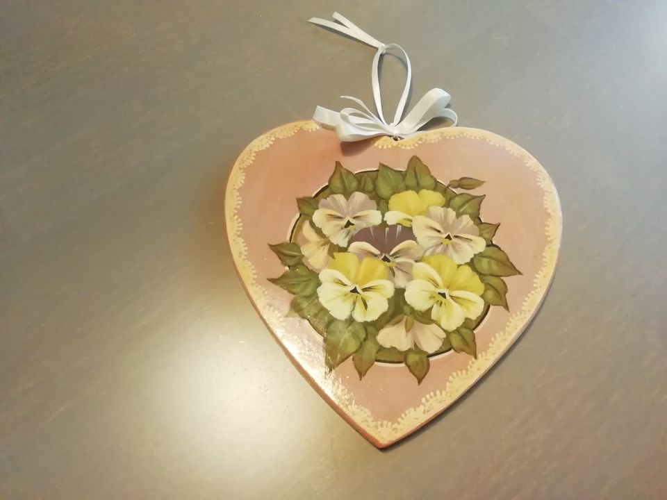 Sydäntaulu johon maalattu kukkia 15x15cm UUSI
