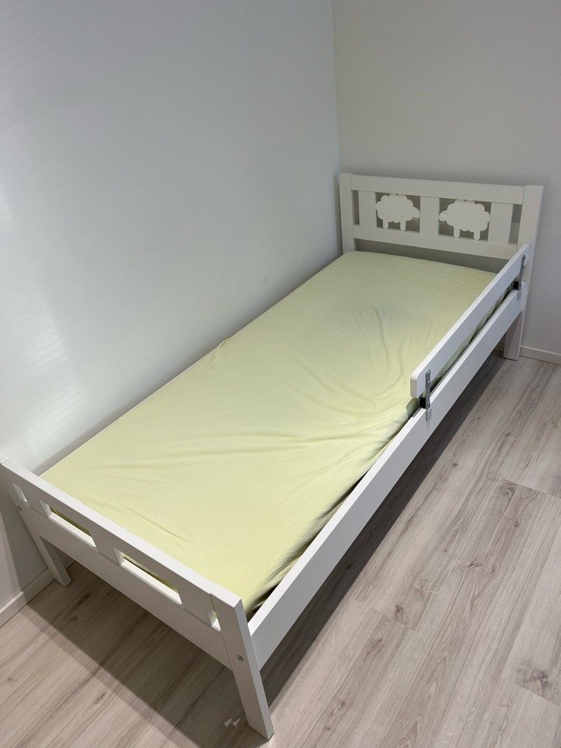 Ikea lasten sänky ja petti+lakanat