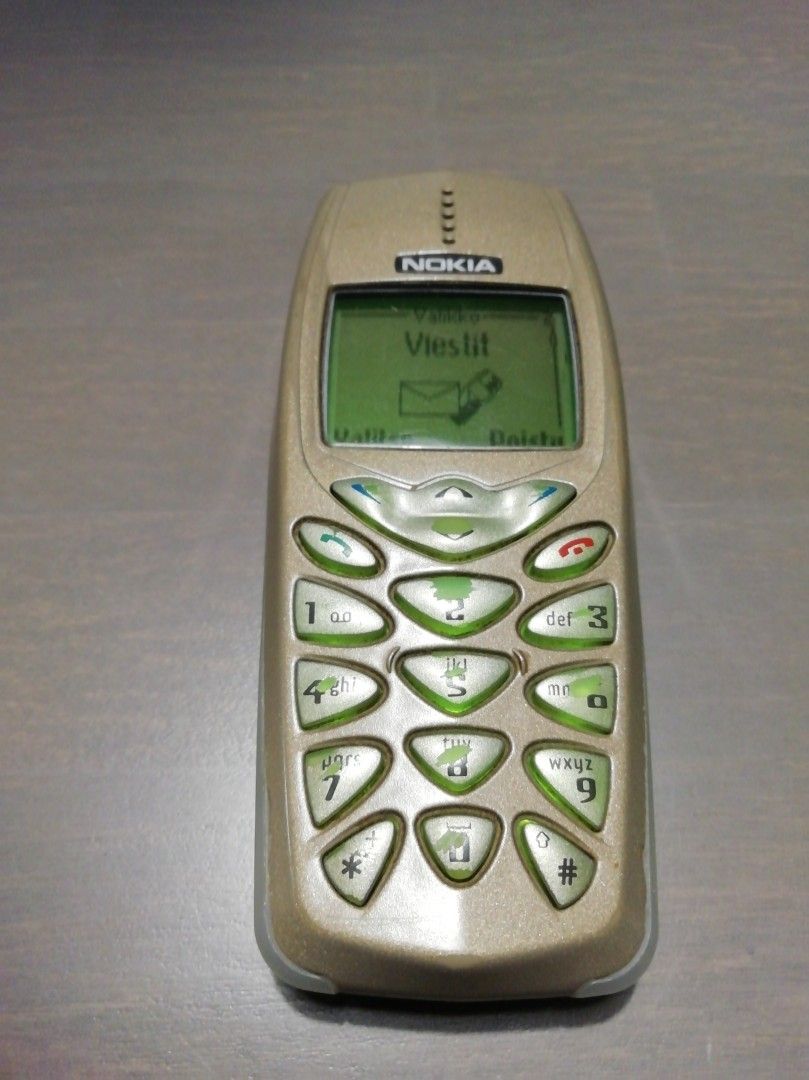 Nokia 3510 puhelin