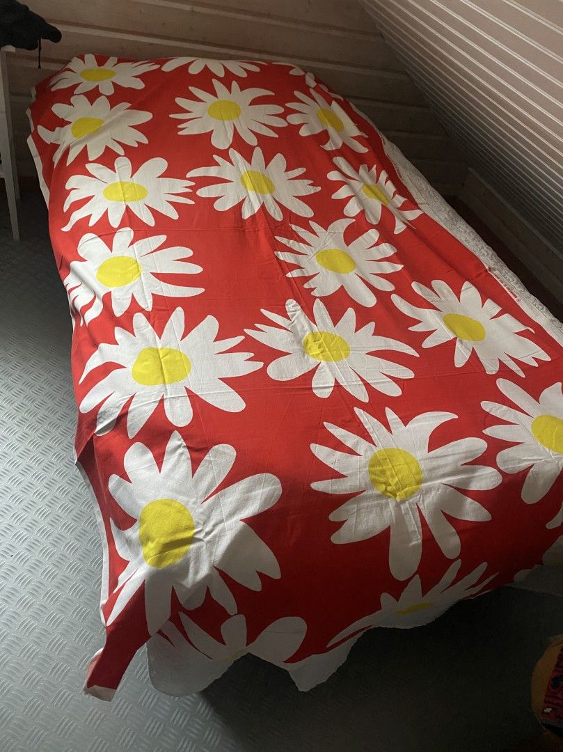 Marimekko rakastaa ei rakasta verho iäkäs