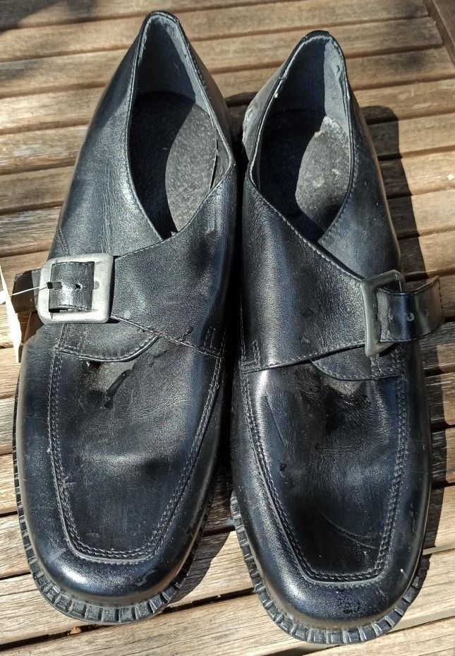Käyttämättömät mustat kengät, nahkaa, koko 44