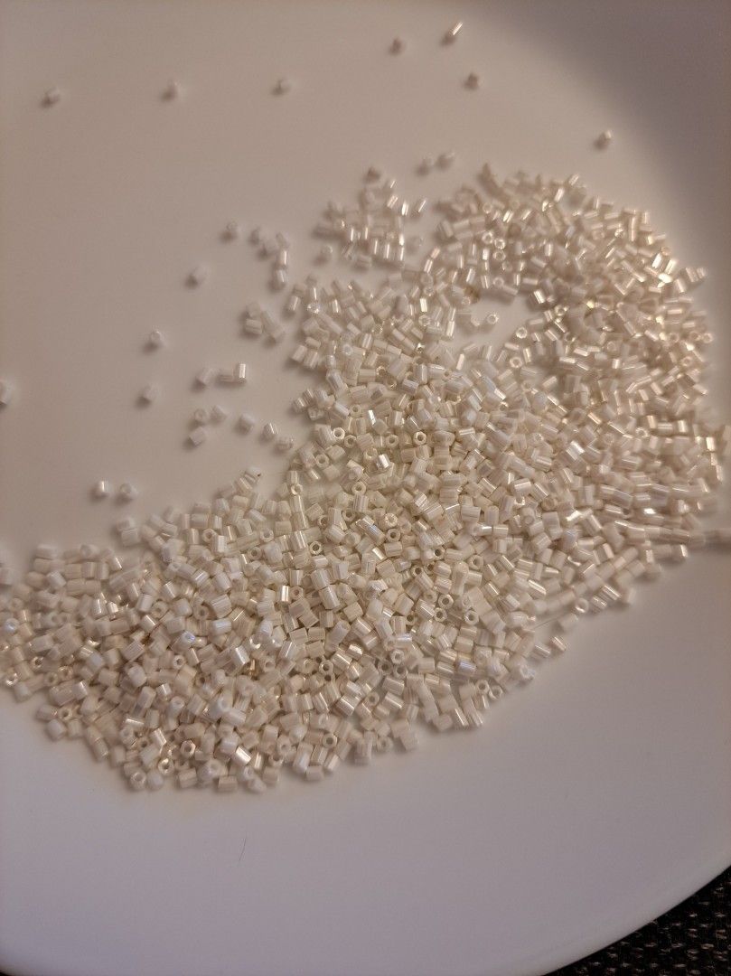 Valkoinen putkihelmi noin 1800kpl