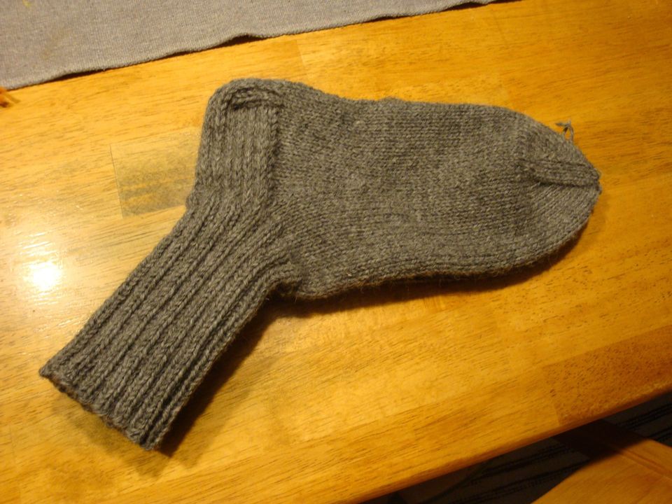 Miesten käsinkudotut sukat koko 43-44