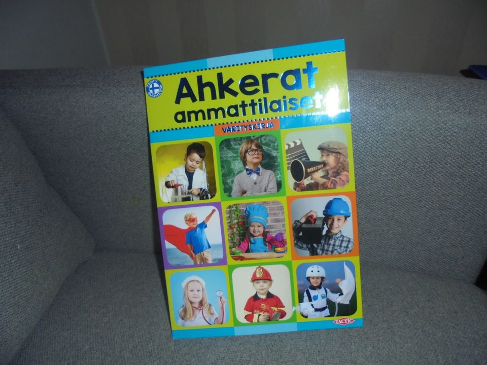 Väritykirja. Ahkerat ammattilaiset