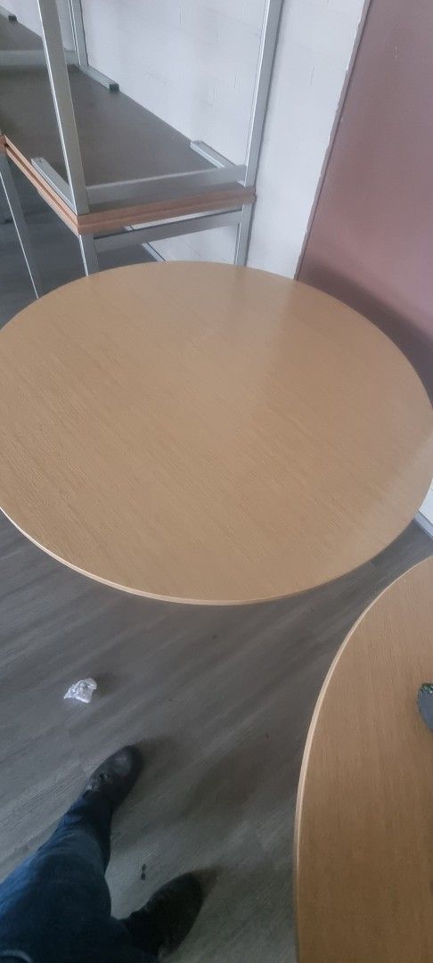 Pöytä +tuolit