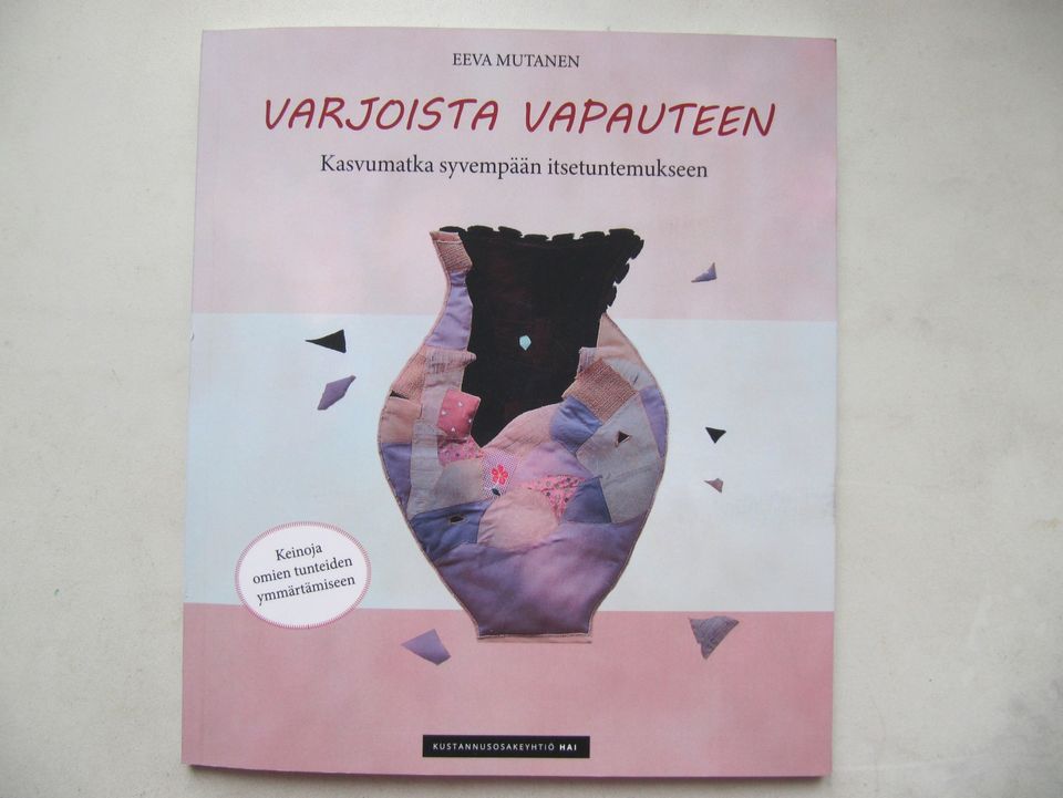 Varjoista vapauteen, Kasvumatka syvempään itsetuntemukseen, kirjat, kirjoja