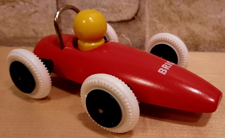 Brio Kilpa-auto, punainen