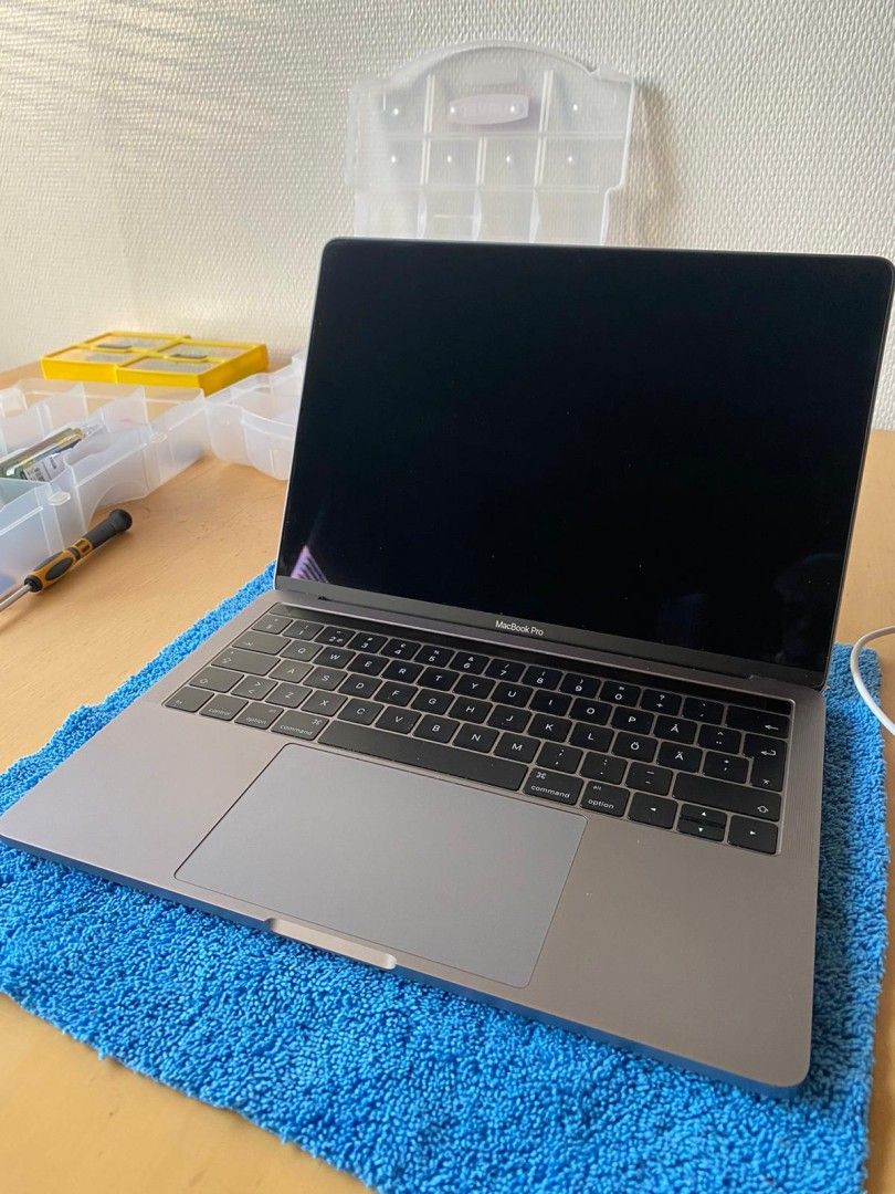 Haussa Macbook Pro 13 rikkinäinen (SpaceGray)