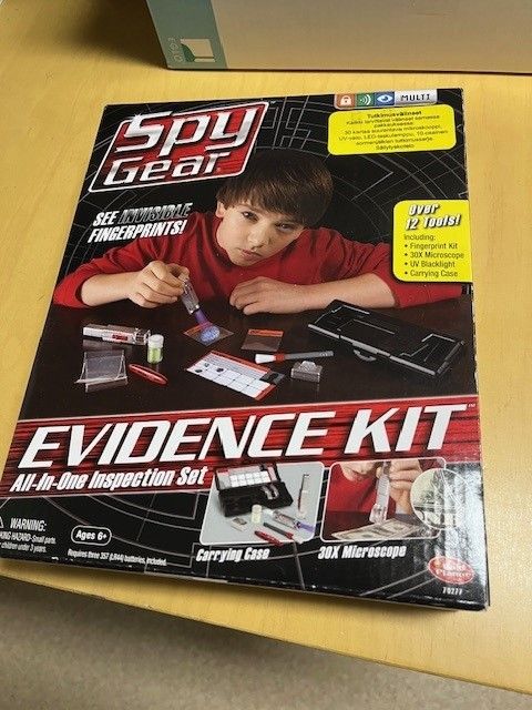 Evidence Kit -salapoliisin pakkaus