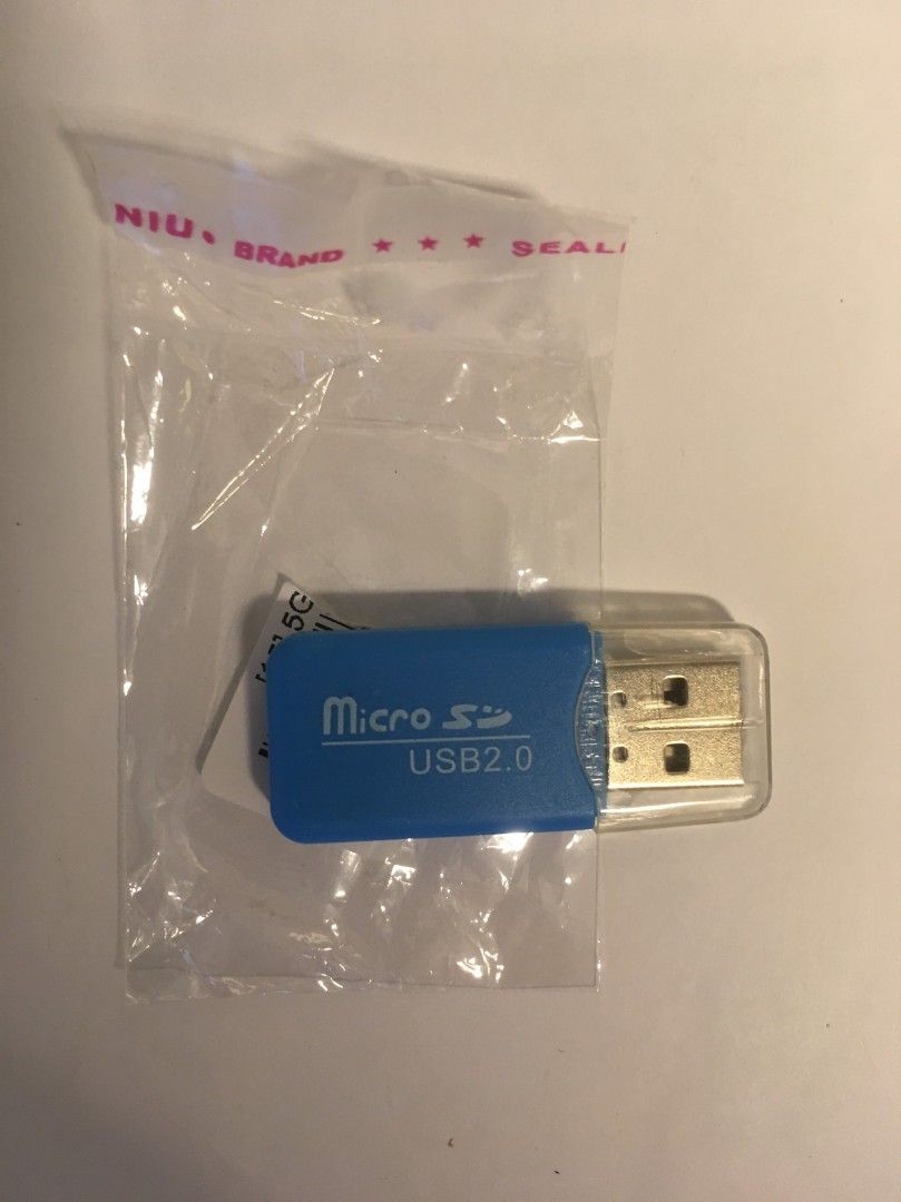 Micro SD kortinlukija Usb-tikku