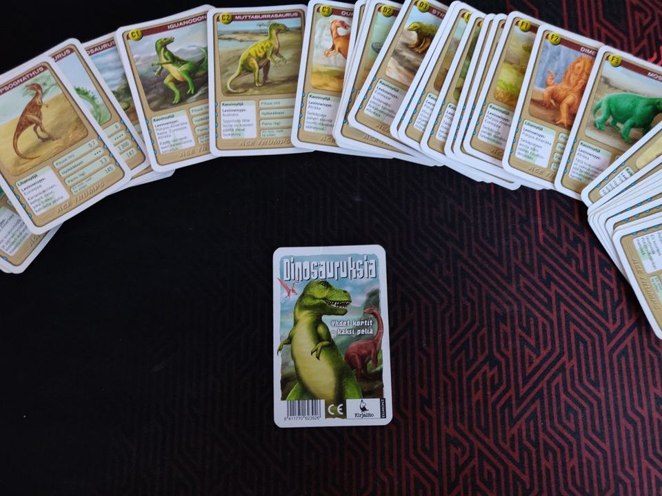 Dinosauruksia, korttipeli, Kirjalito