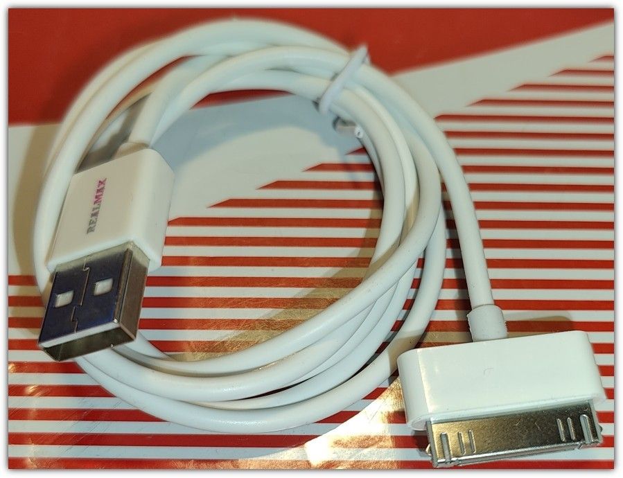 Valkoinen iPhone 4 / iPad / iPod - 30 pin kaapeli