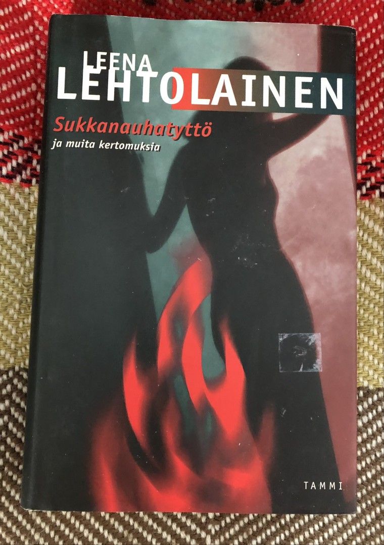 Leena Lehtolainen: Sukkanauhatyttö