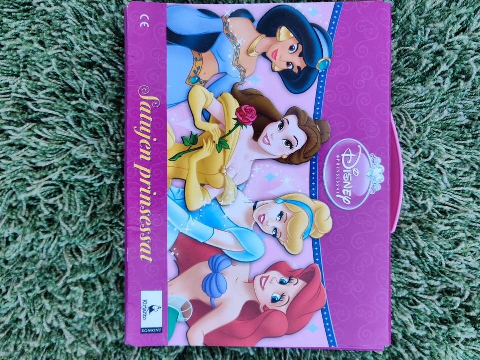 Disney Satujen prinsessat -kirjasalkku