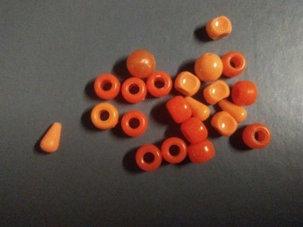 Oransseja helmiä 22 kpl