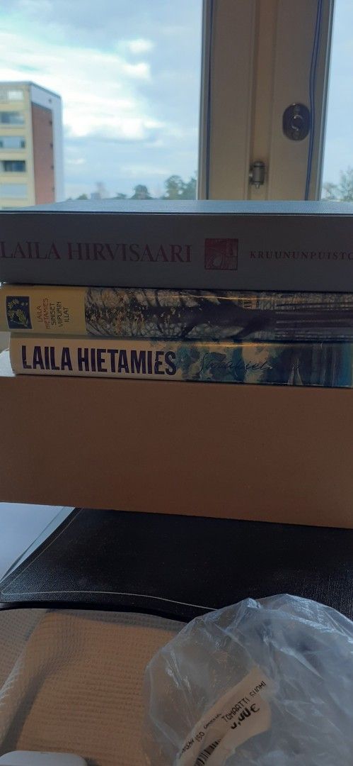 Laila Hietamies, Hirvisaari 4 kirjaa