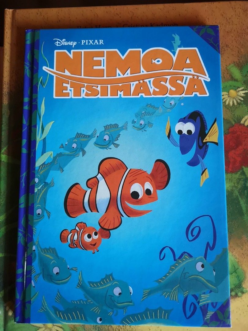 Vanha kirja Nemoa etsimässä