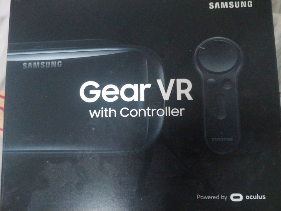 Samsung Gear VR with controller