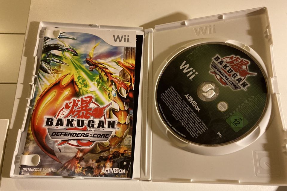 Wii-pelit: Monster Hunter 3 ja Bakugan
