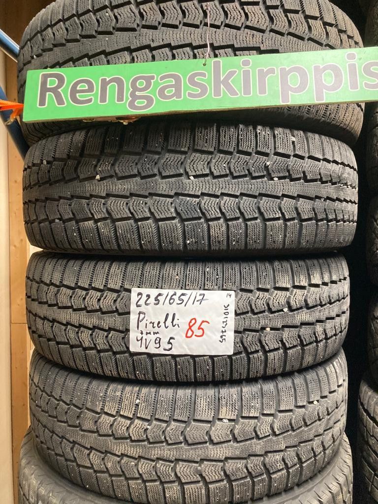 225/65R17 Pirelli käytetyt kitkarenkaat