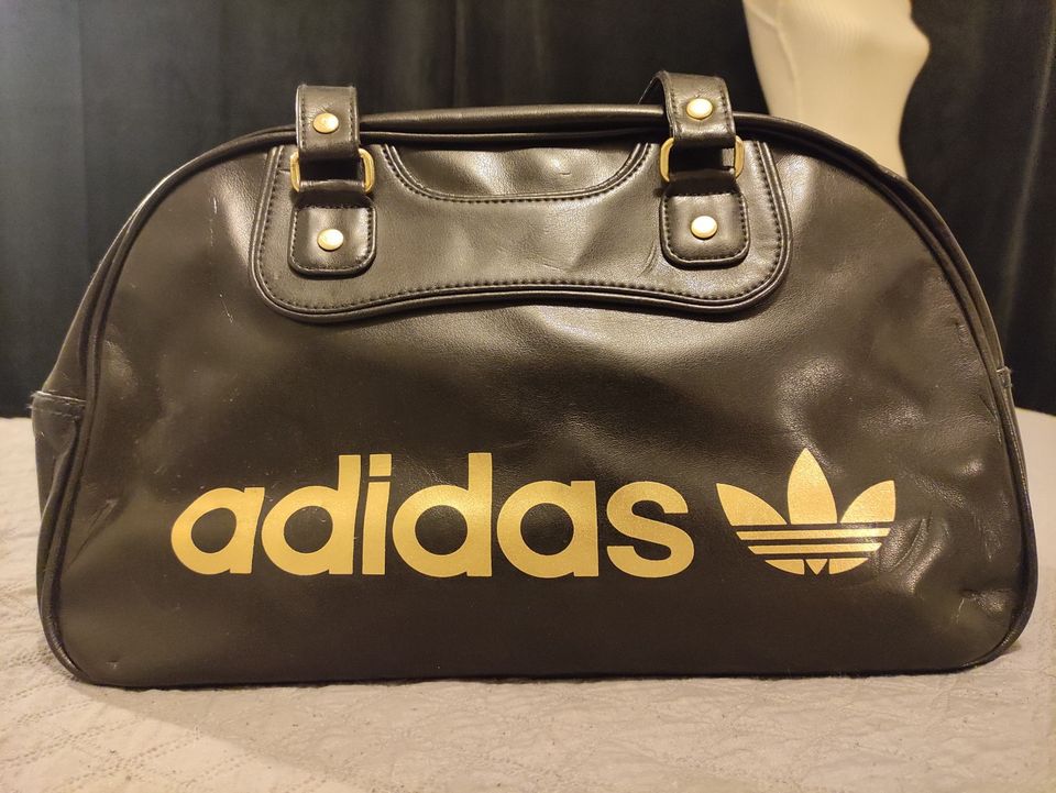 Adidas laukku