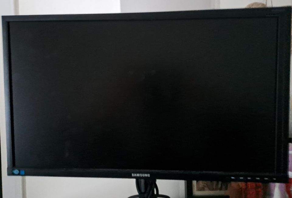 Samsung näyttö s24h650fdu