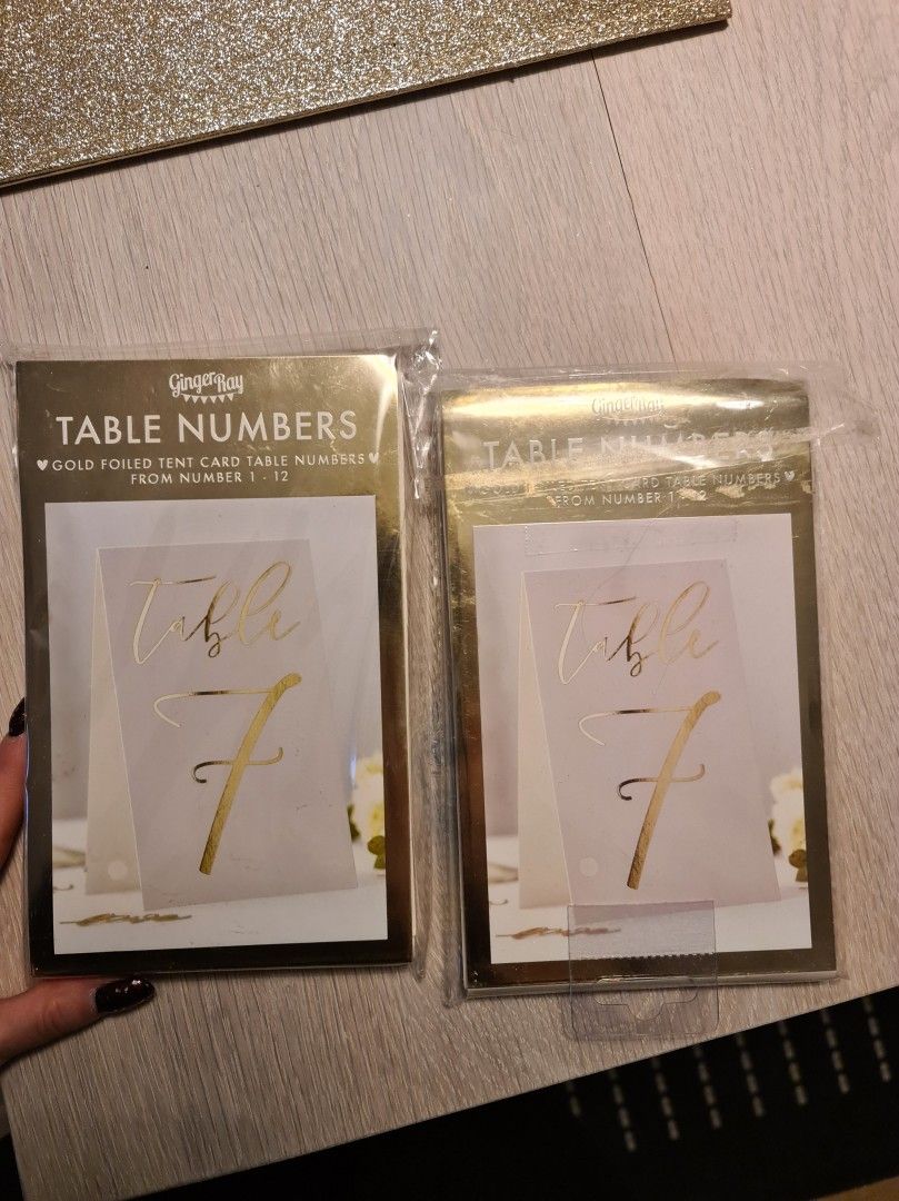 2kpl pöytänumeroita kulta
