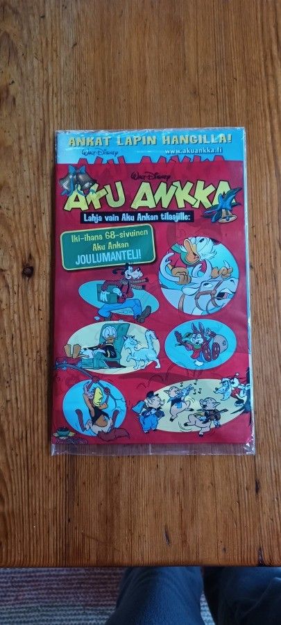 Aku Ankka 51/2013 & Joulumanteli 2013