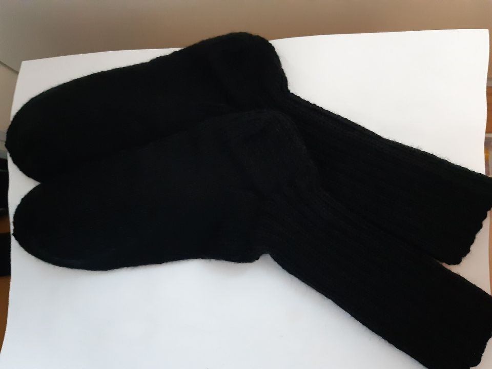 Mustat miesten villasukat, varsi n.20, terä 25cm