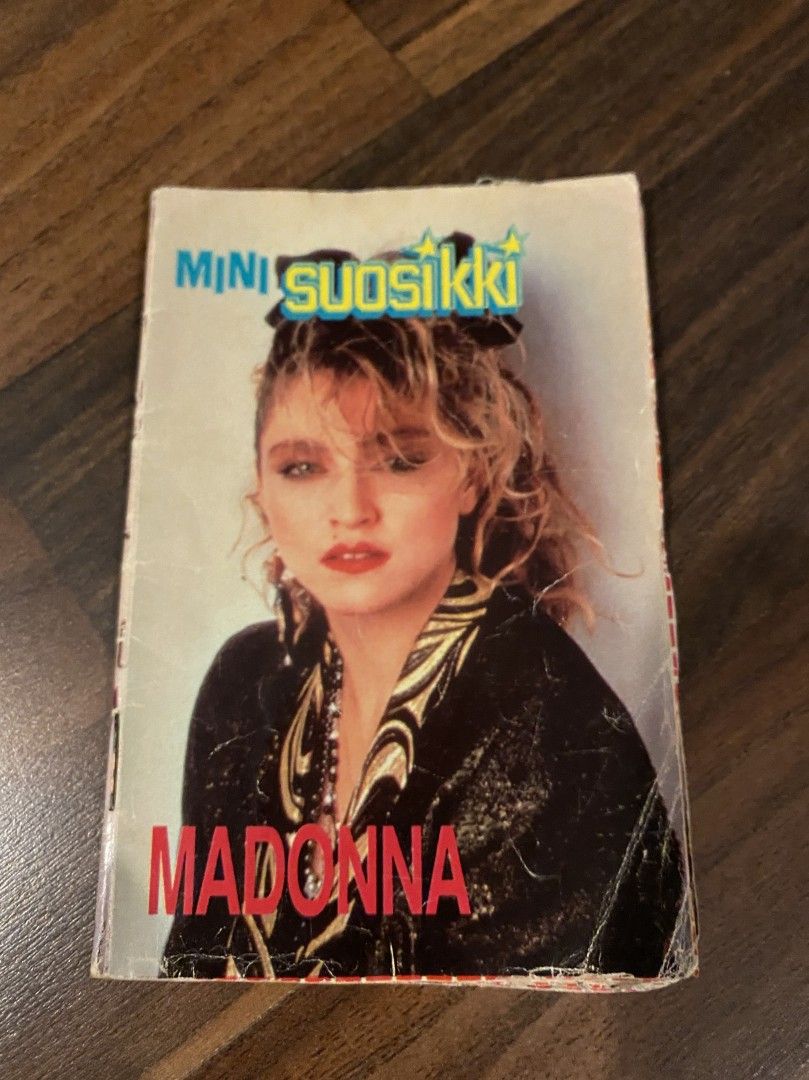 Madonna MiniSuosikit + taskupokkari ja kuvat tarra