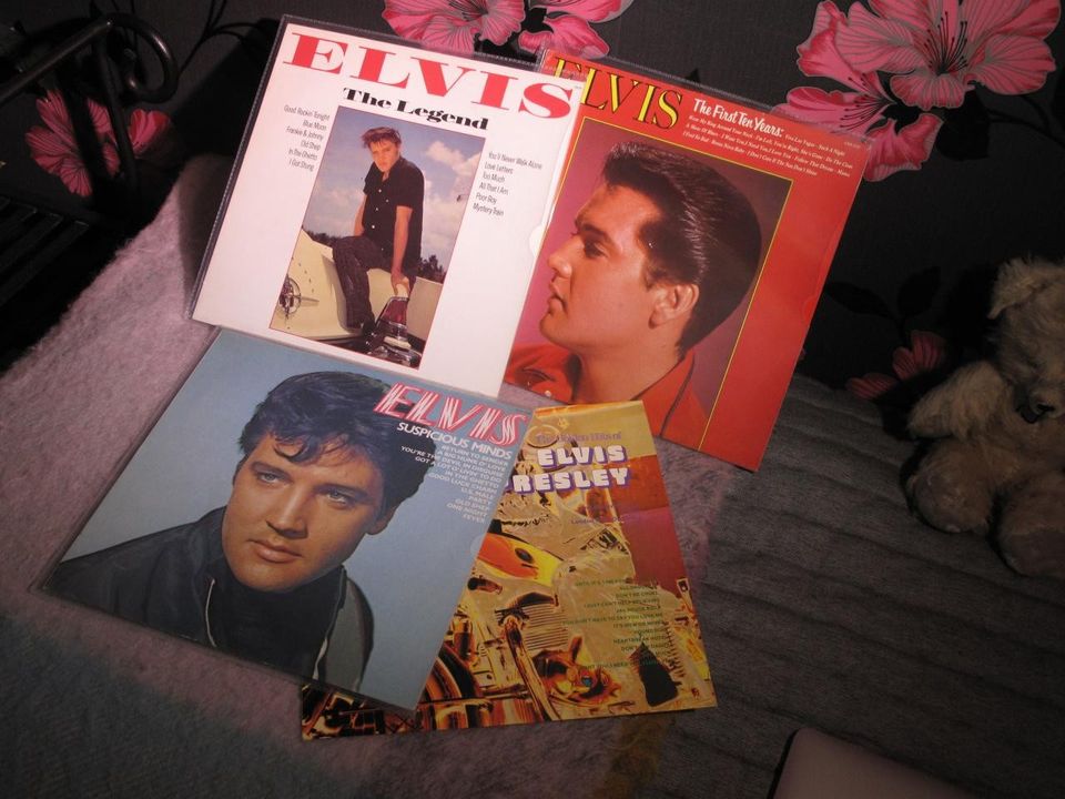 Elvis Presley 4 Lp paketti hyväkuntoiset LP levyt