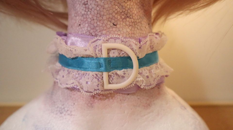 Violetti pitsi choker, sininen aksenttinauha