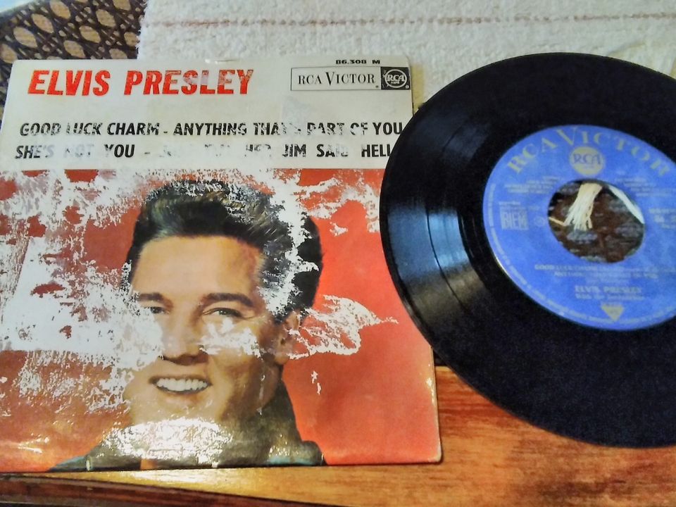 Elvis Presley 7" EP Good luck charm