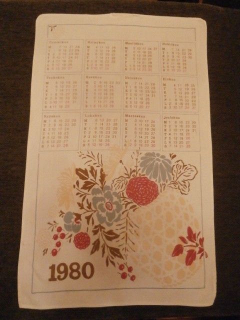 Vanha tekstiili 5. Kalenteripyyhe vuodelta 1980