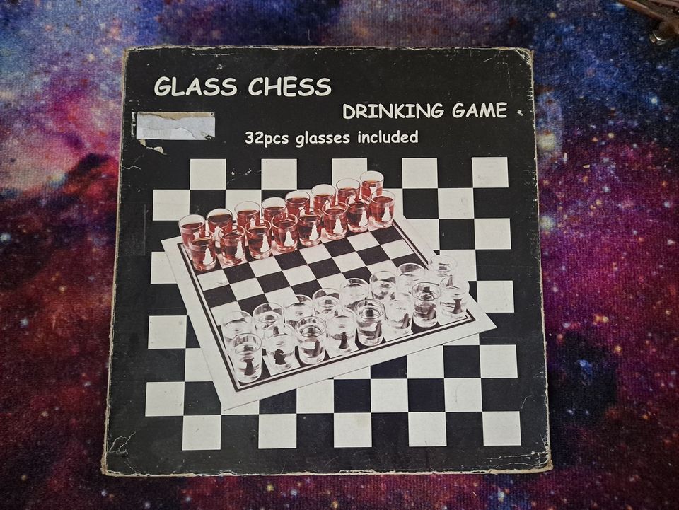 Drinking Game Glass Chess (Lautapeli)