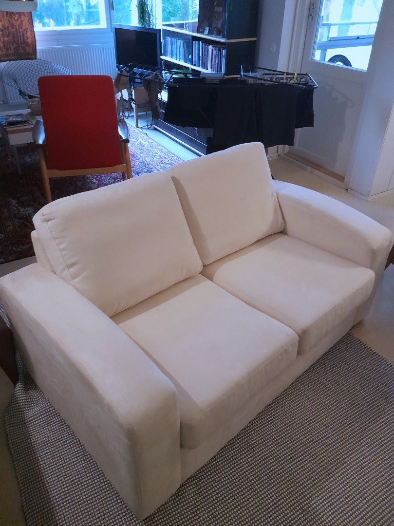 Valkoinen sohva Furninova 2 hengen